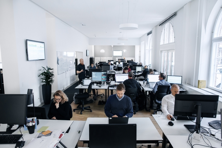 financial-controller-till-karnov-group-image